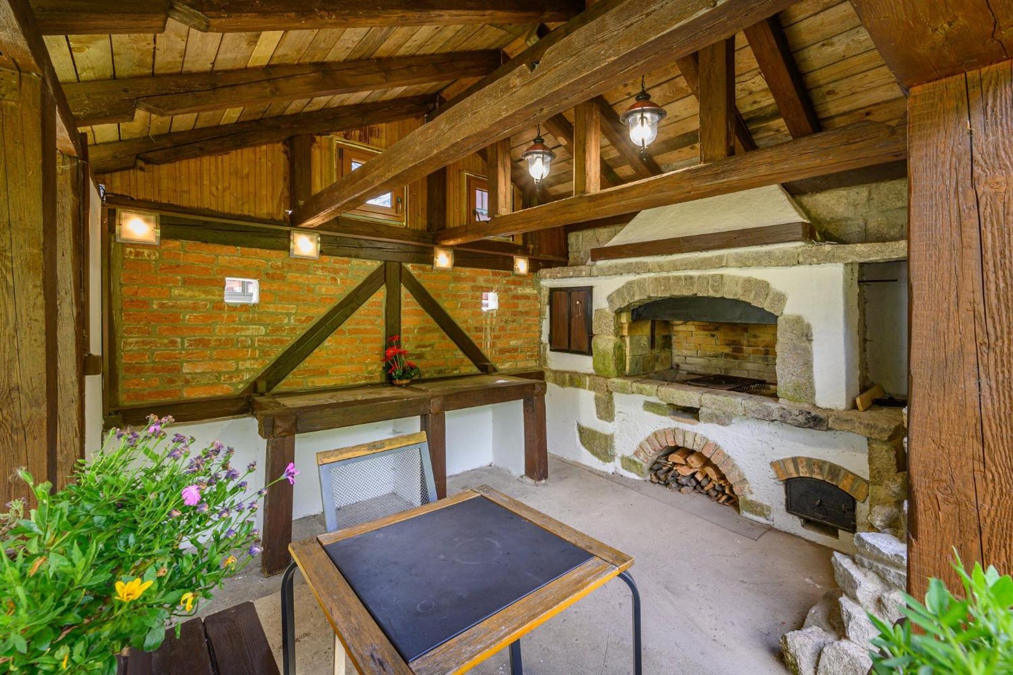Roubenka Na Vyhlidce Villa *